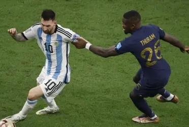 Thuram marcando a Messi en la final