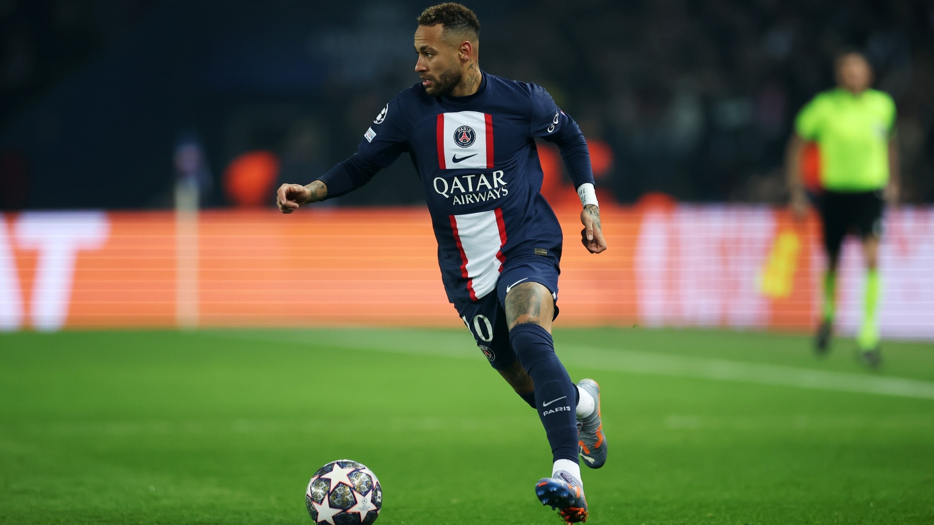 Ney con balón dominado